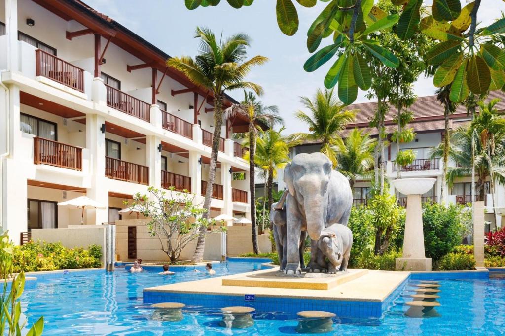 Retreat accommodation and pool courtyard